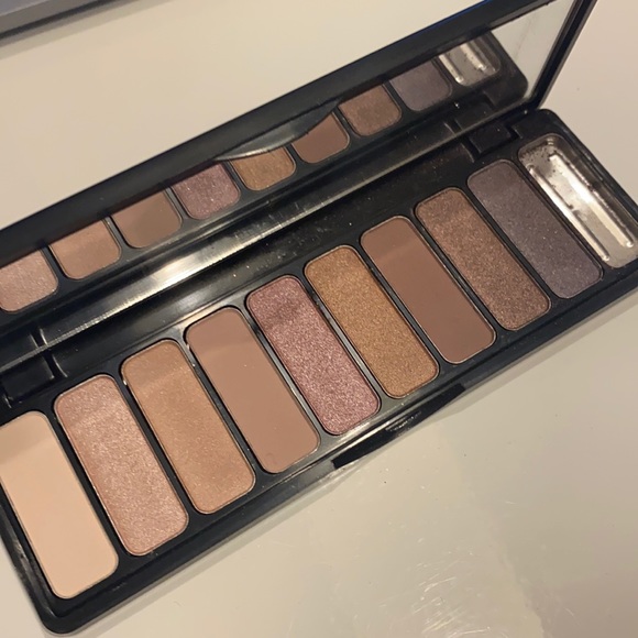 Brand new elf eyeshadow palette - Picture 1 of 4